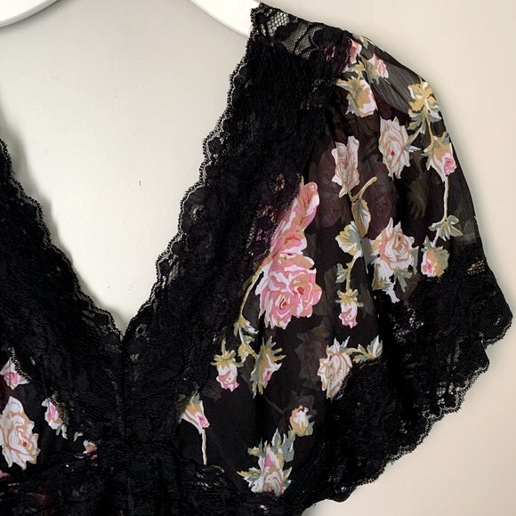 Seductions XS deep V floral lace top - Picture 9 of 11
